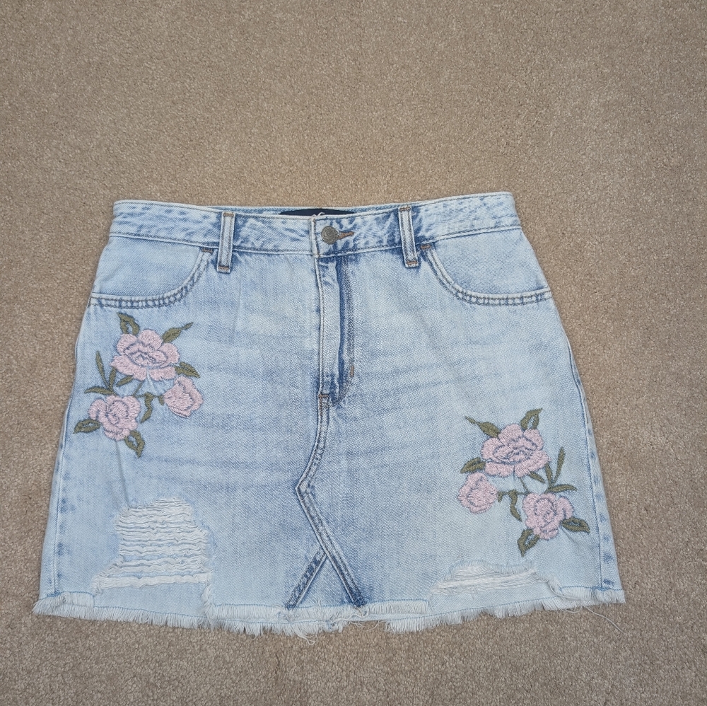 Hollister High Rise Denim Skirt Zip Fly Size 9 W29 W/Flower Embroidery